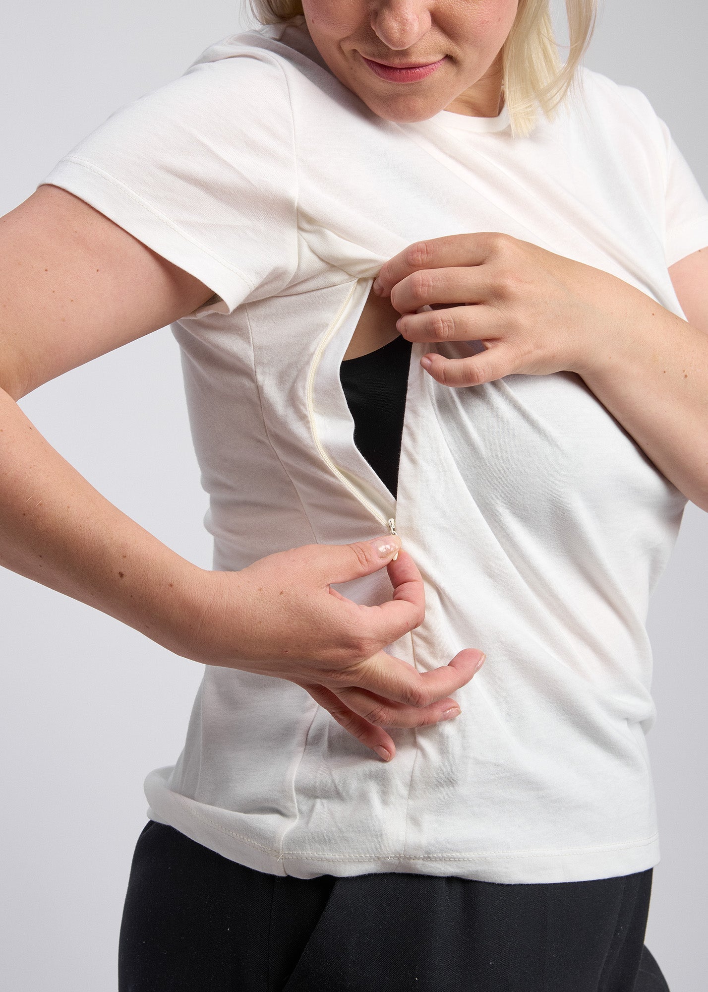 Bílé kojicí tričko z organické bavlny