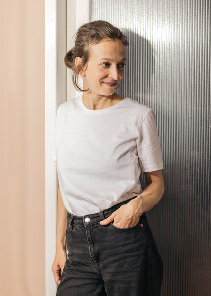 Bílé kojicí triko