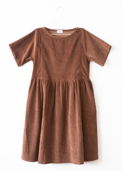 Kojicí šaty Marinette Hnědé