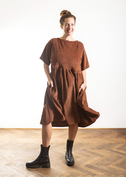 Kojicí šaty Marinette Hnědé