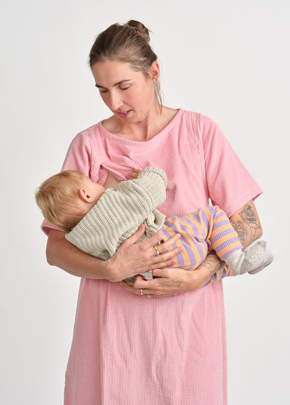 Kojicí šaty Marinette – růžové