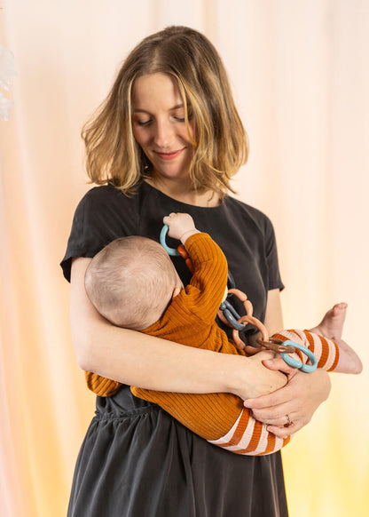 Mothermood – černé kojicí šaty