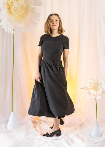 Mothermood – černé kojicí šaty