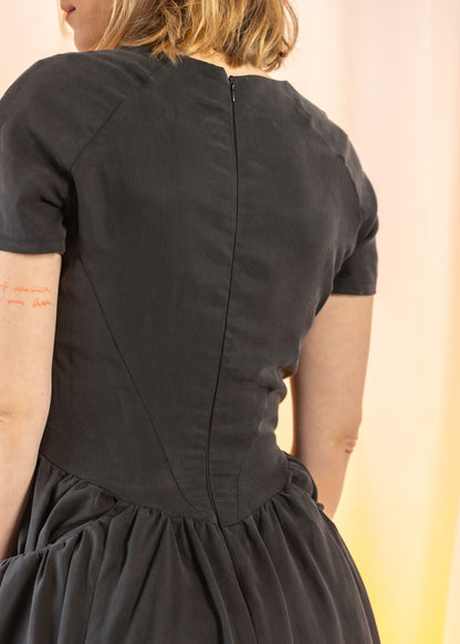 Mothermood – černé kojicí šaty