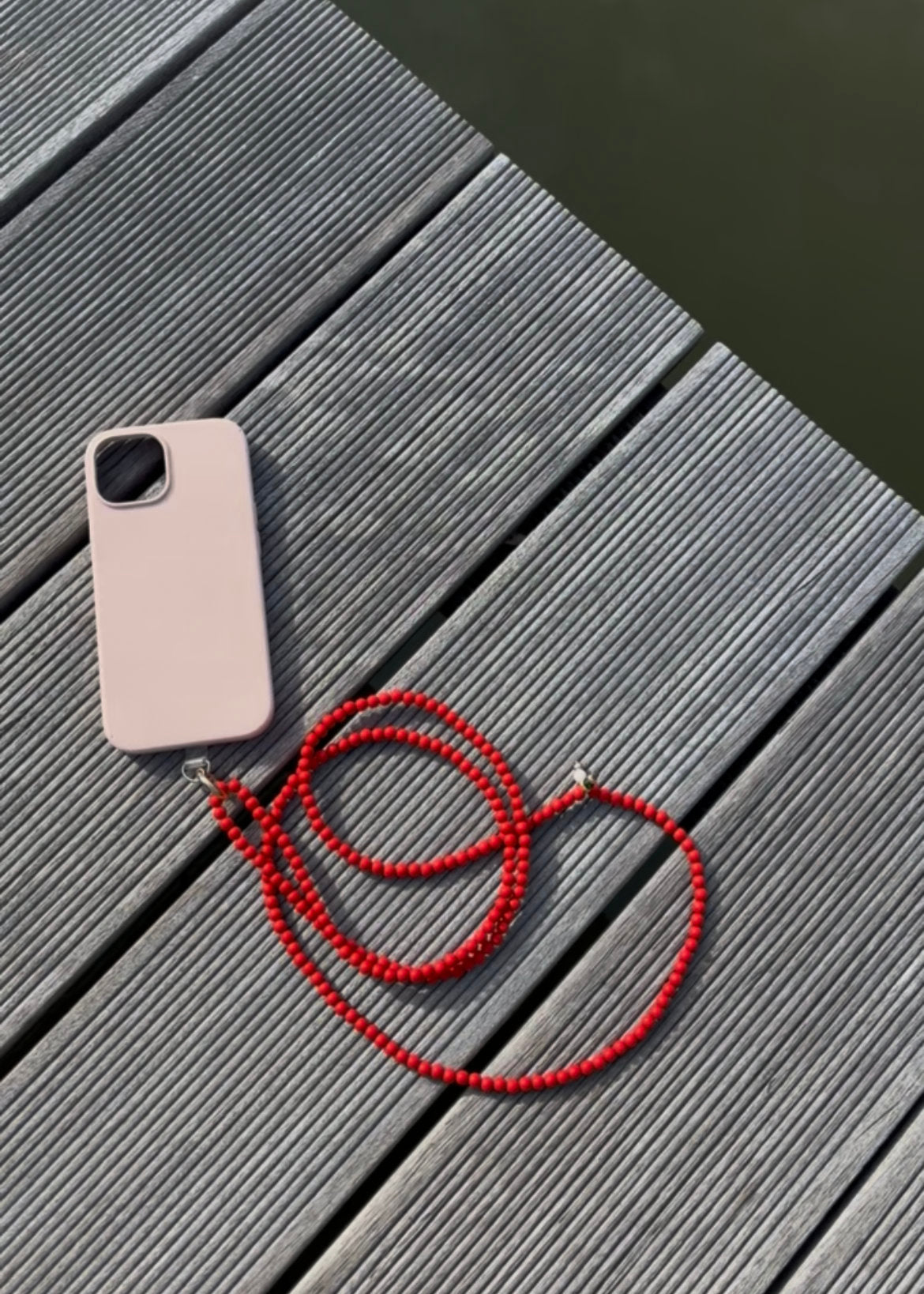 Korálková šňůrka na telefon – Červená